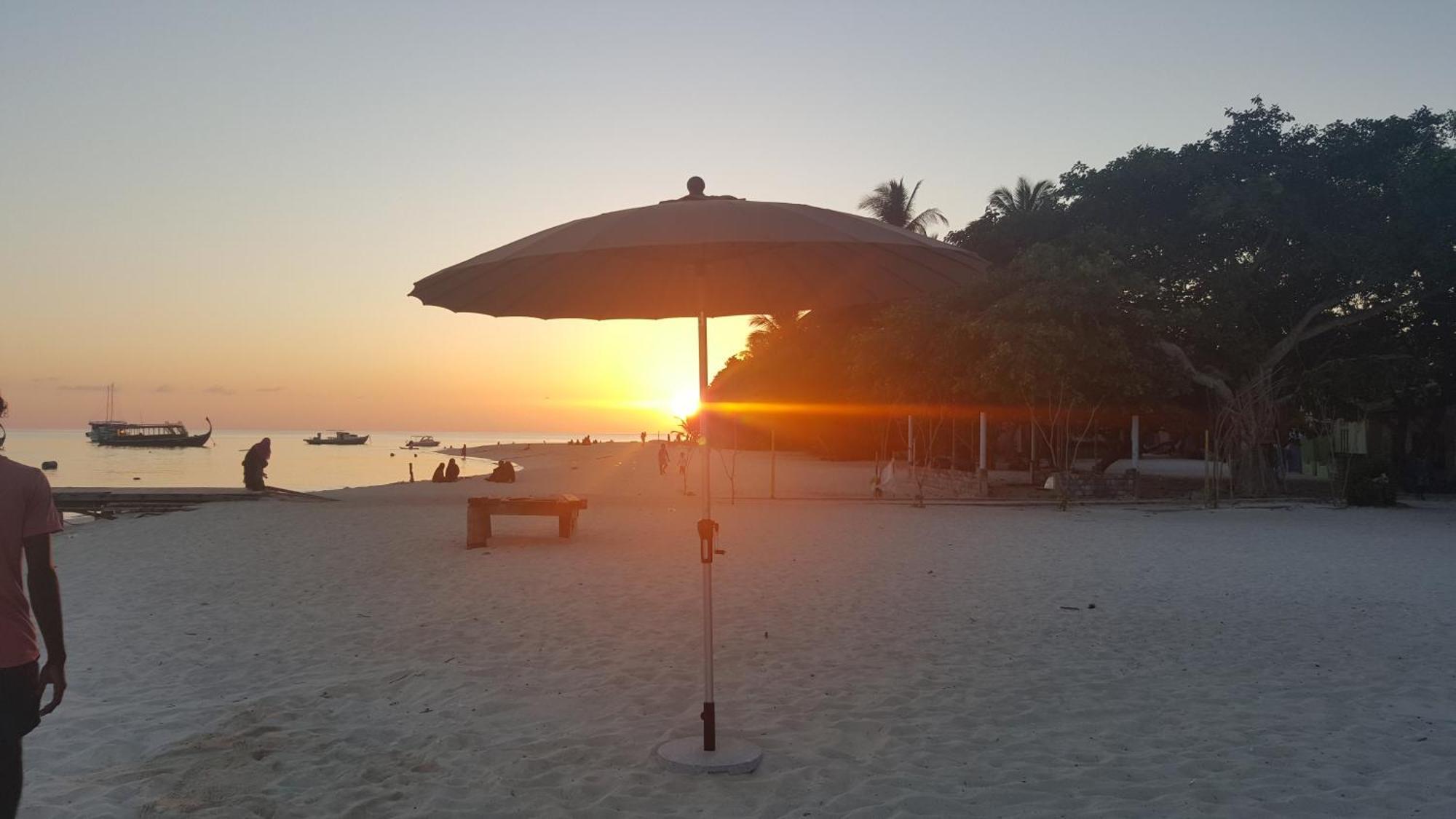 Kinan Retreat Hotel Fulidhoo Bagian luar foto